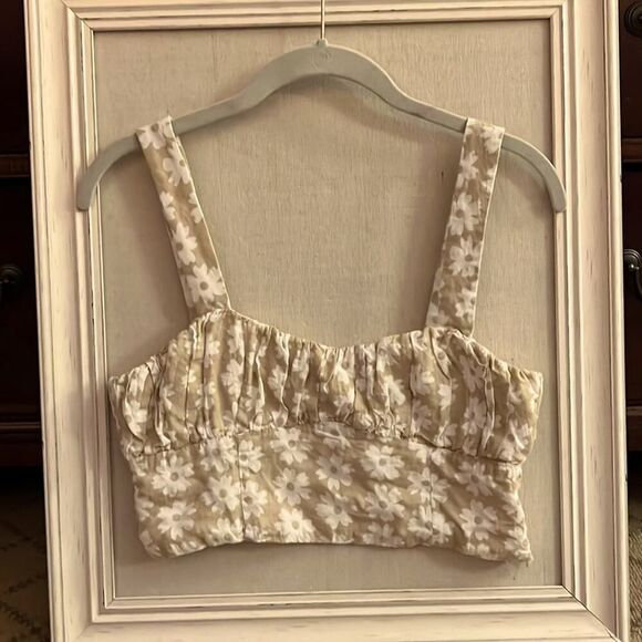 Princess Polly tan and white floral gathered crop top w side zip - 8 - Picture 1 of 8